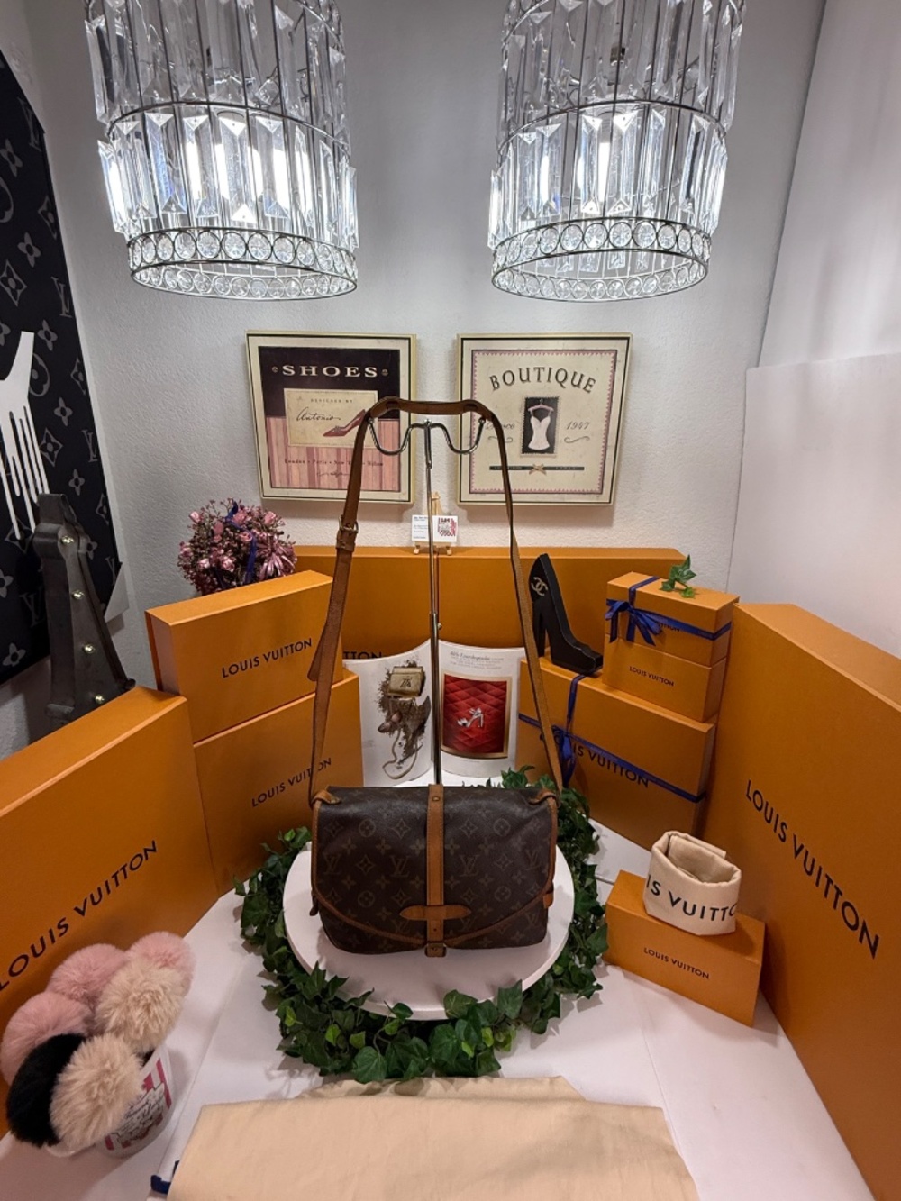 REGAL LOUIS VUITTON MONOGRAM MM CROSSBODY BAG! - Picture 3 of 17
